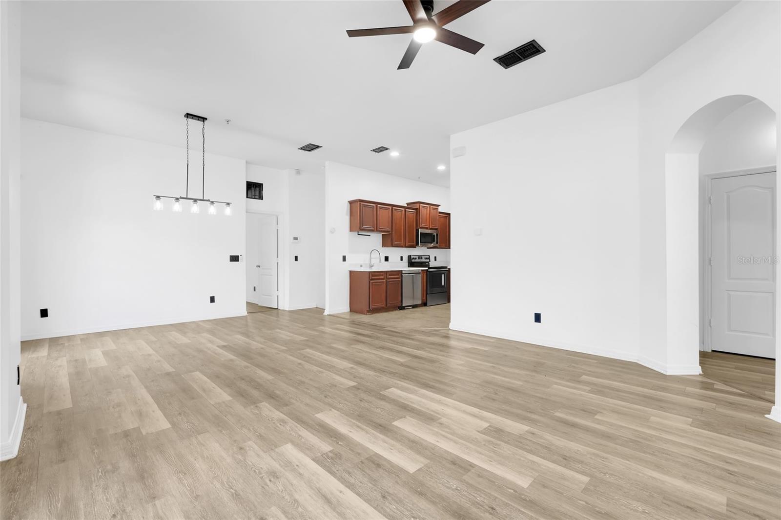 Image 13 of 39 For 15344 Oak Apple Court 16a