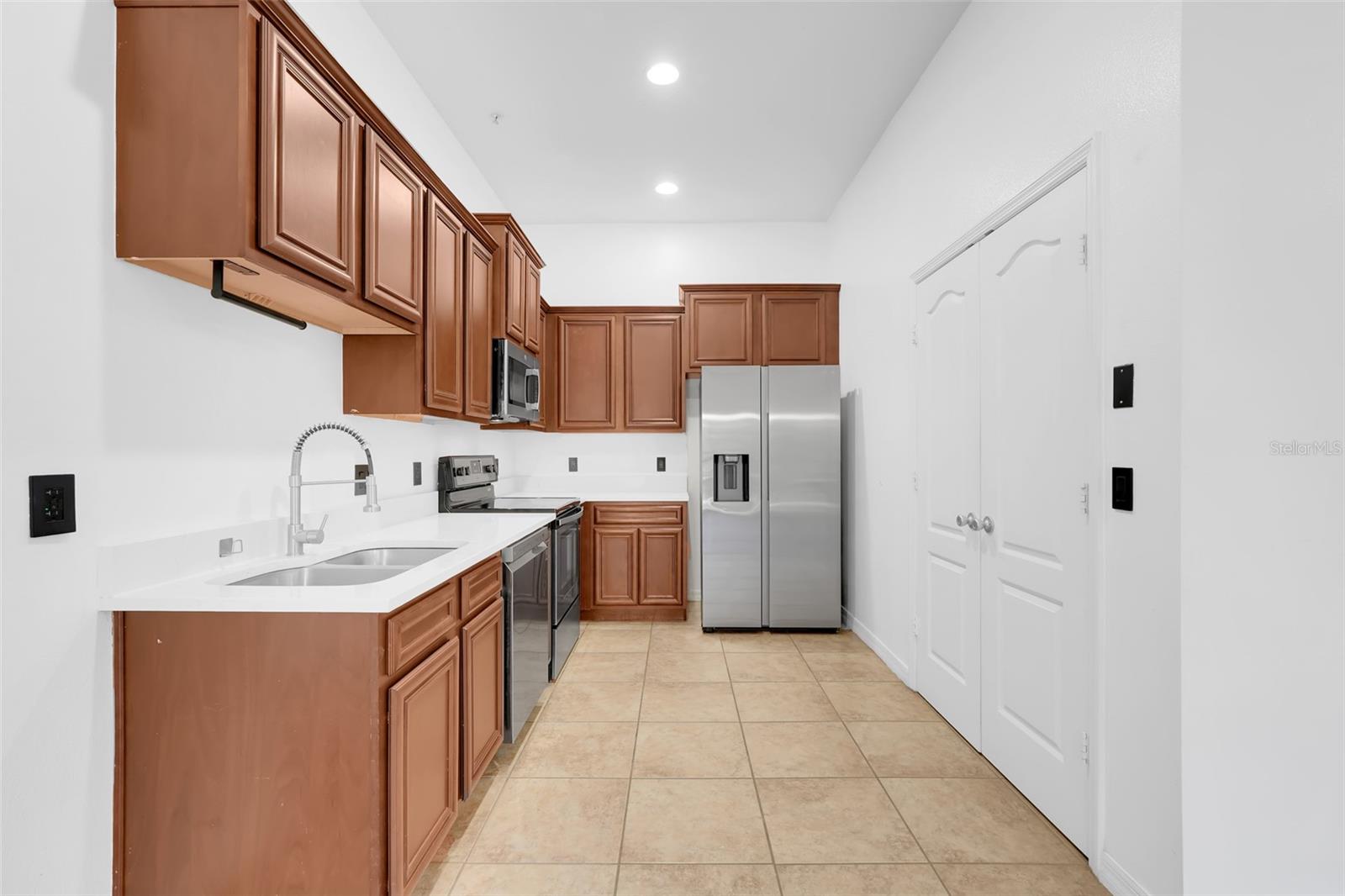 Image 15 of 39 For 15344 Oak Apple Court 16a