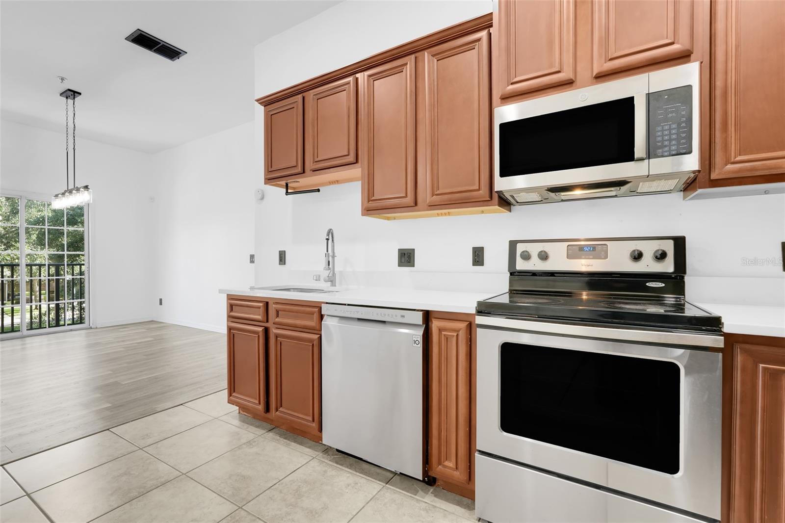 Image 16 of 39 For 15344 Oak Apple Court 16a