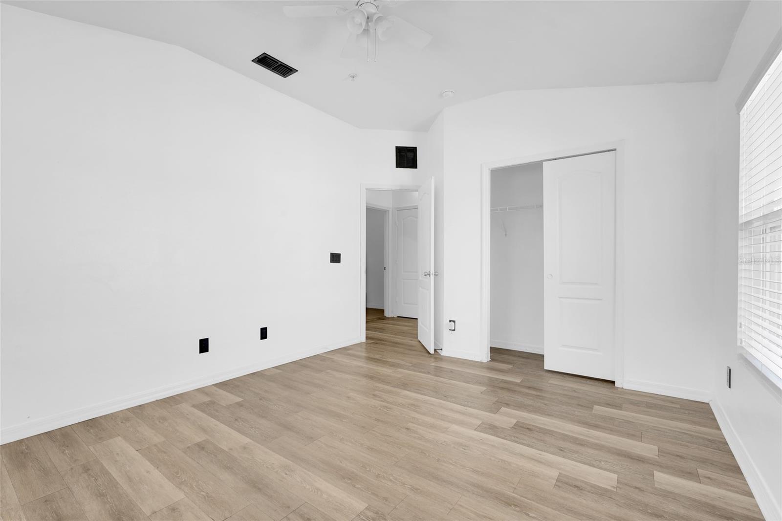 Image 22 of 39 For 15344 Oak Apple Court 16a