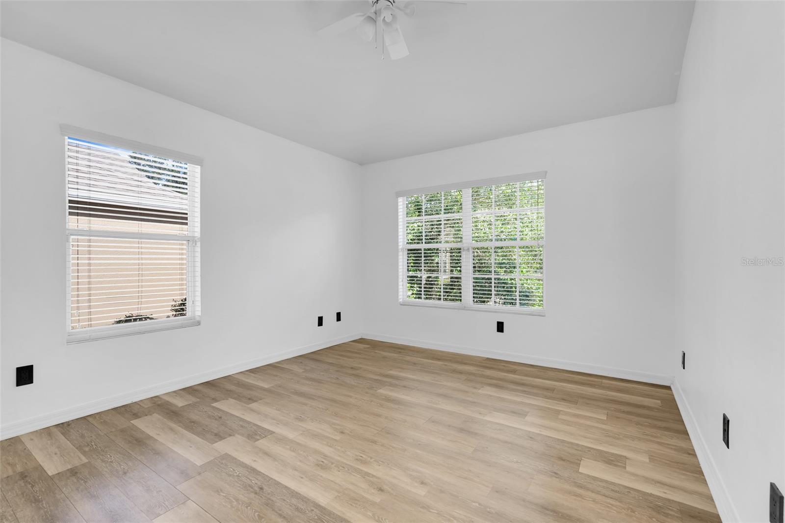 Image 23 of 39 For 15344 Oak Apple Court 16a