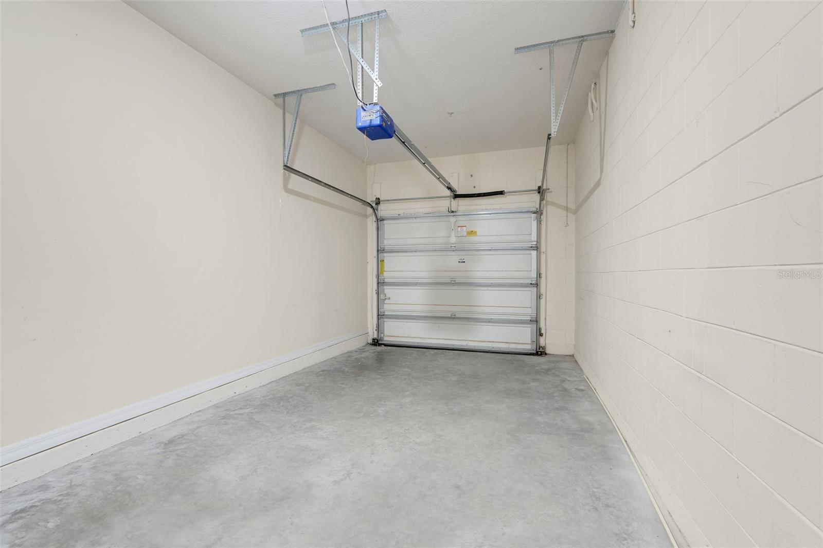 Image 27 of 39 For 15344 Oak Apple Court 16a