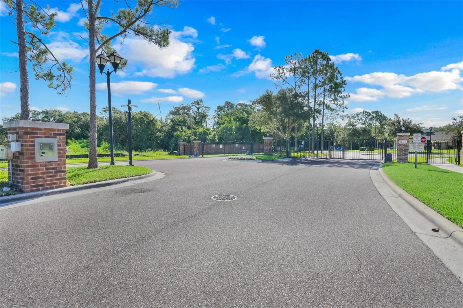 Image 29 of 39 For 15344 Oak Apple Court 16a