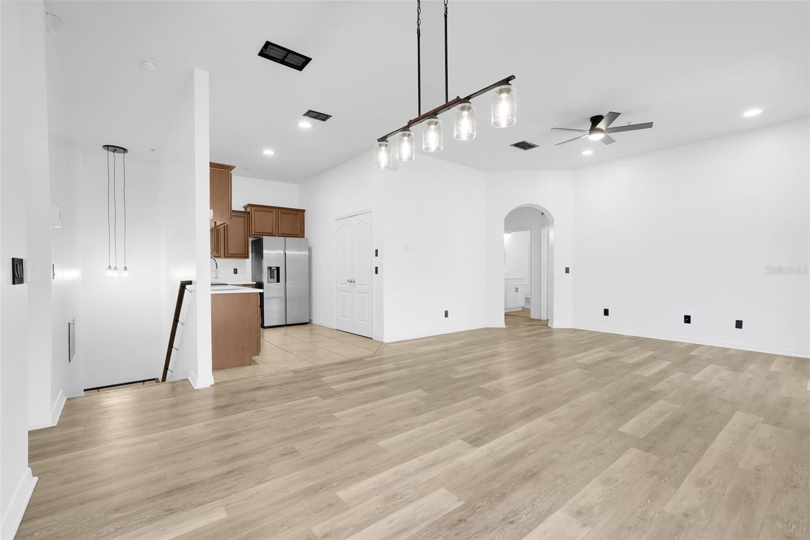 Image 7 of 39 For 15344 Oak Apple Court 16a