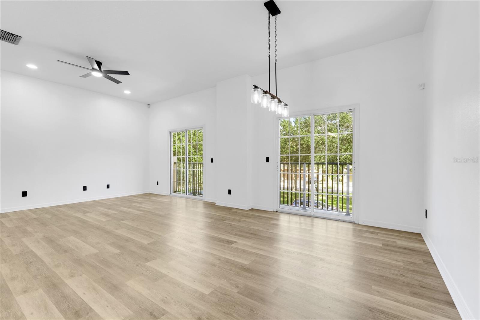 Image 9 of 39 For 15344 Oak Apple Court 16a
