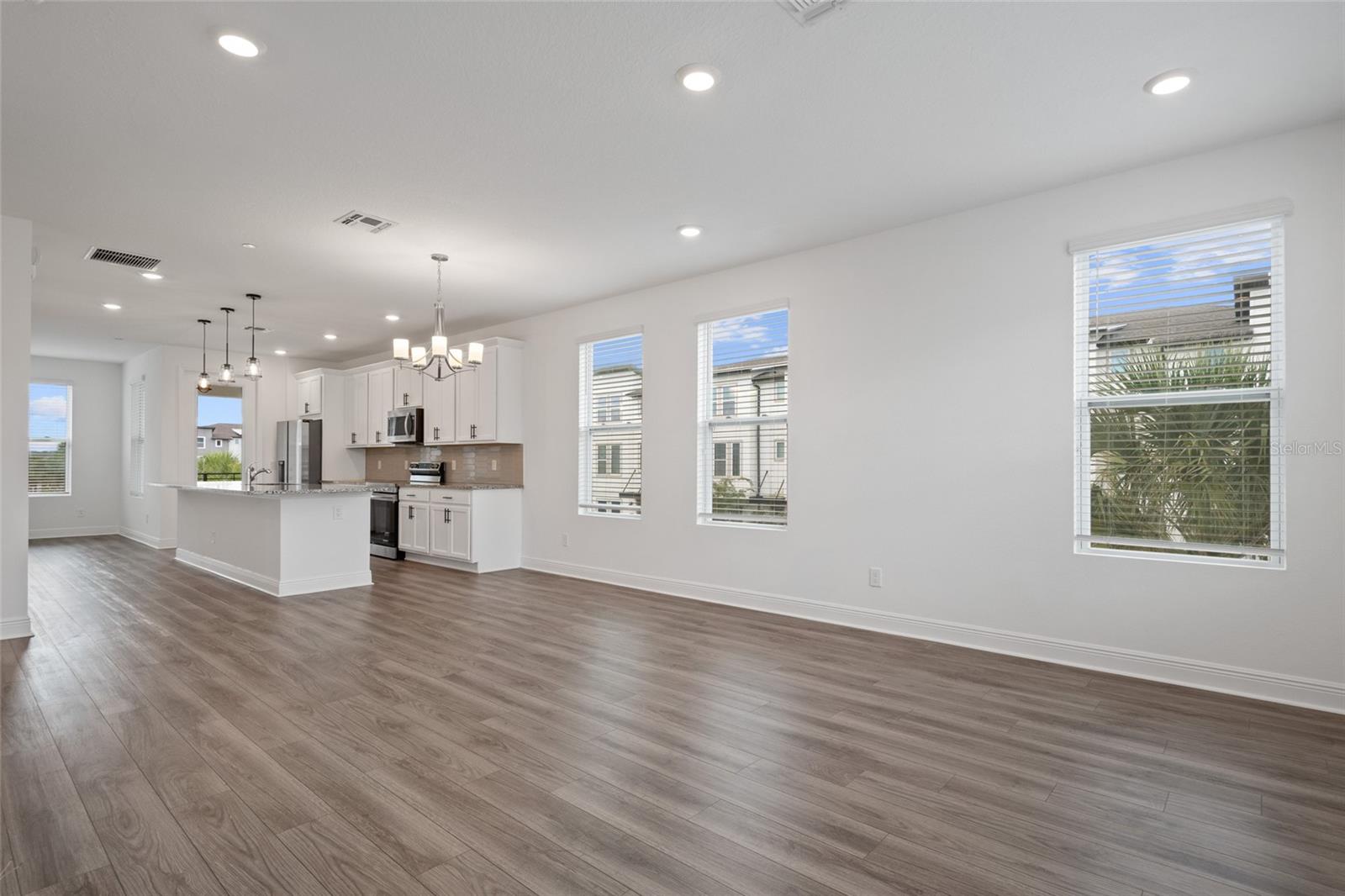 Image 14 of 47 For 12583 Willstatter Avenue