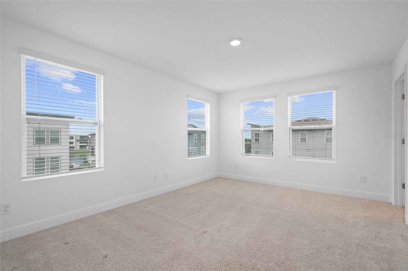 Image 31 of 47 For 12583 Willstatter Avenue