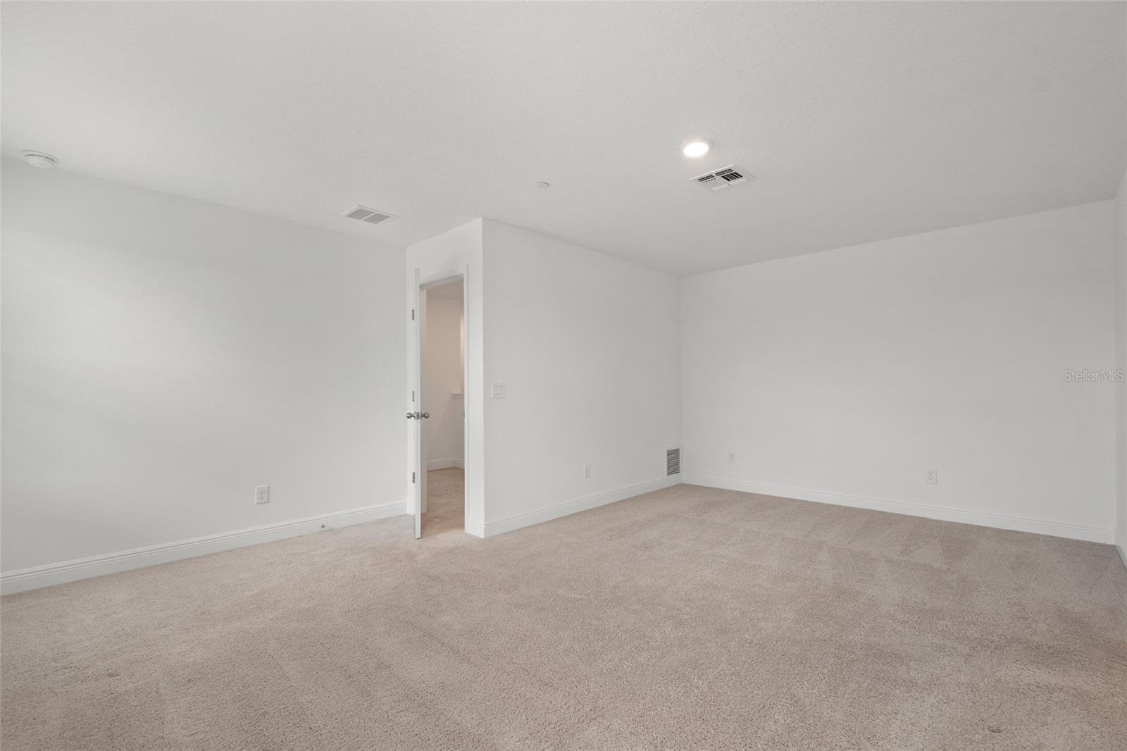 Image 33 of 47 For 12583 Willstatter Avenue