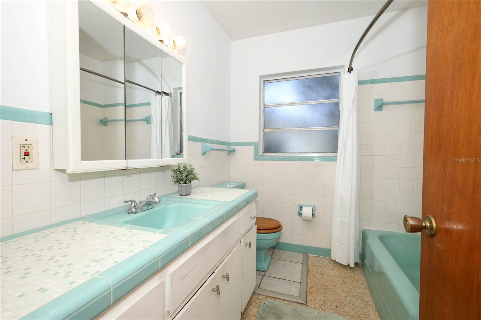 Image 33 of 38 For 500 Altaloma Avenue