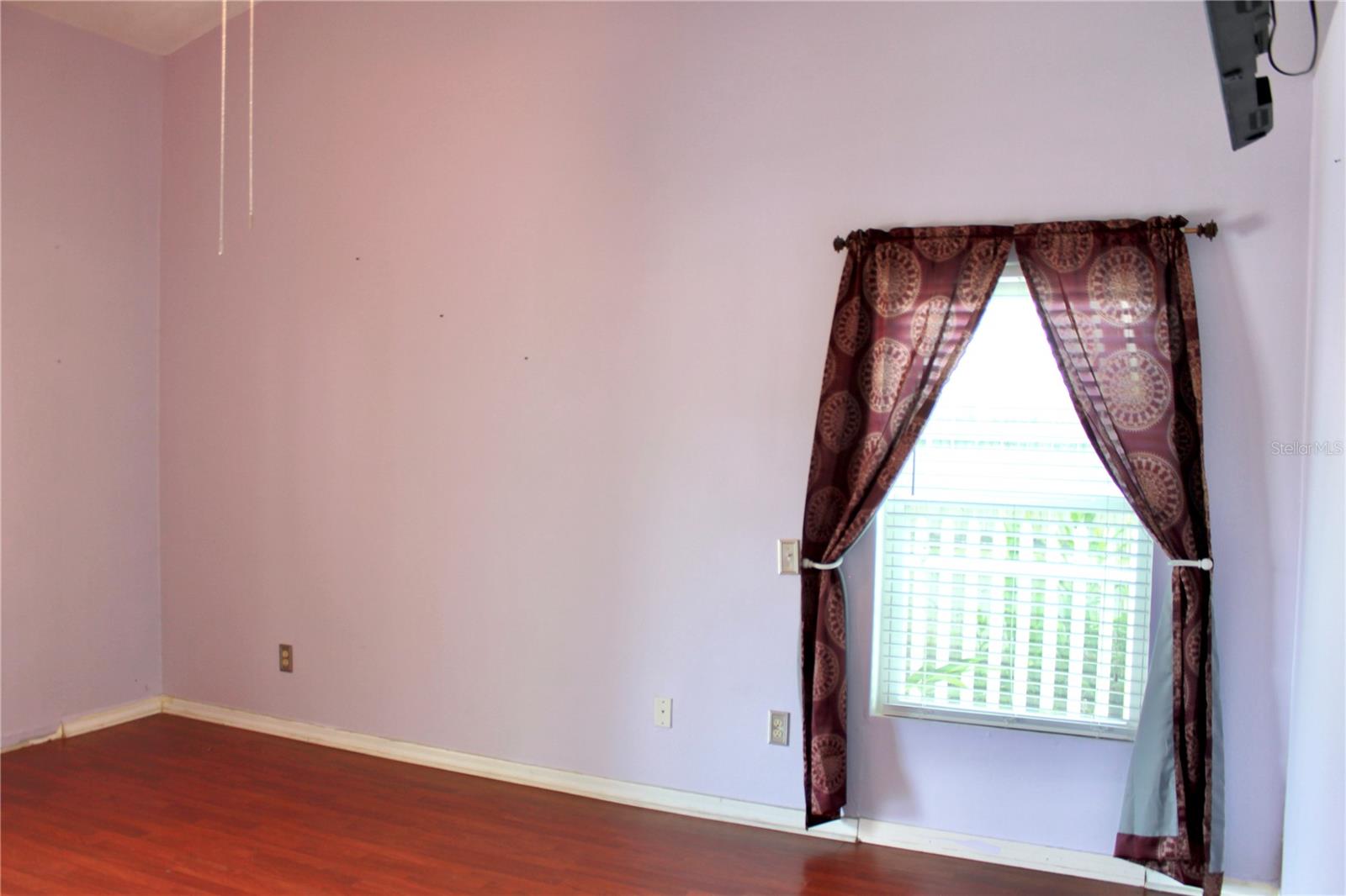 Image 22 of 41 For 412 Everwood Drive