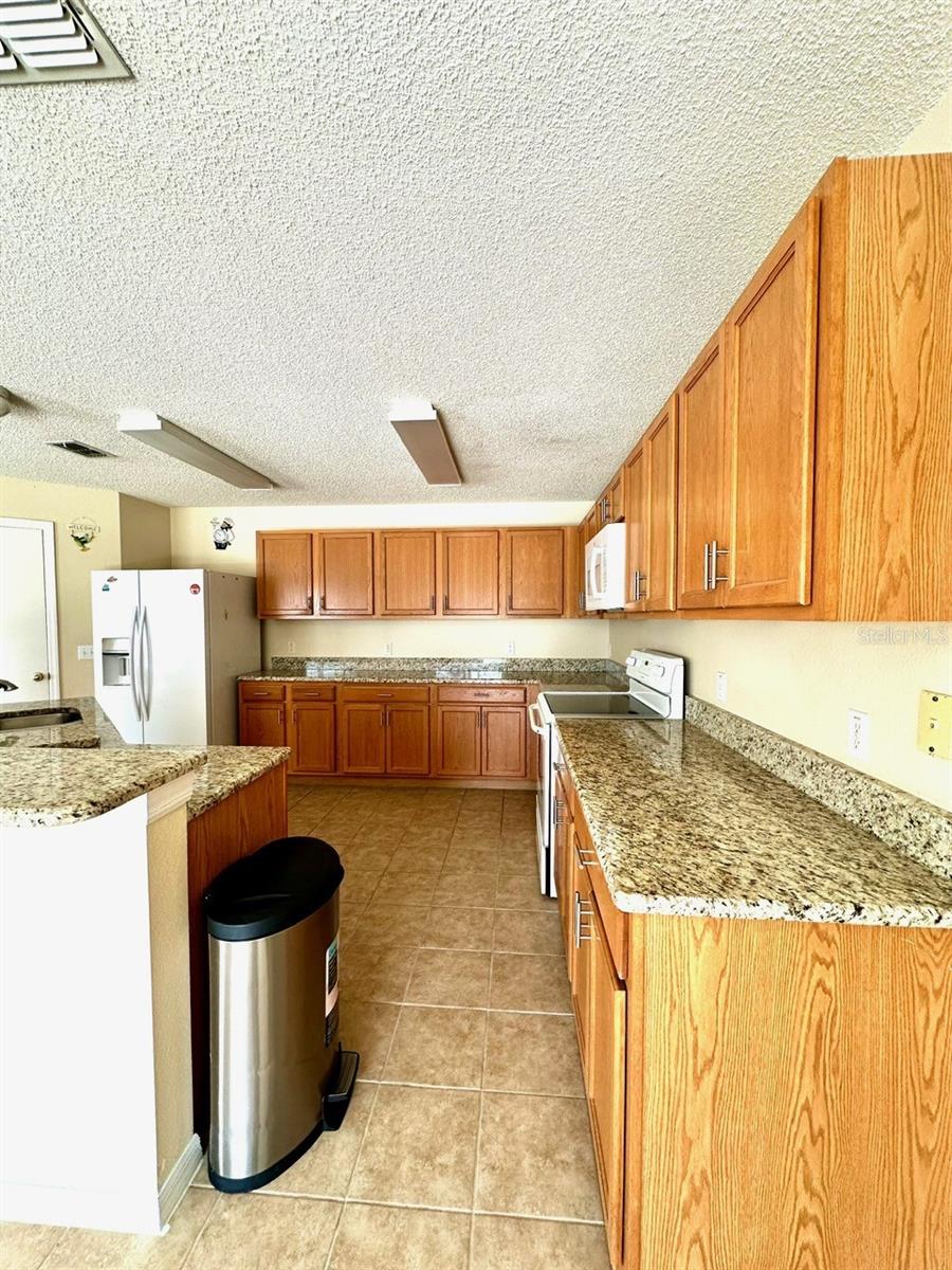 Image 9 of 29 For 410 Canna Drive