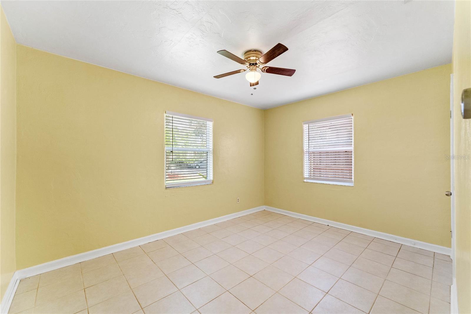 Image 11 of 25 For 1007 Thornton Avenue 1