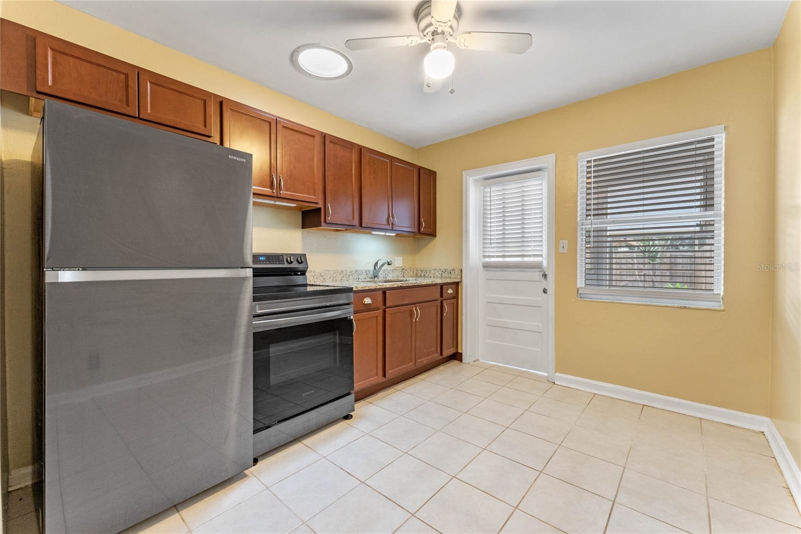 Image 3 of 25 For 1007 Thornton Avenue 1