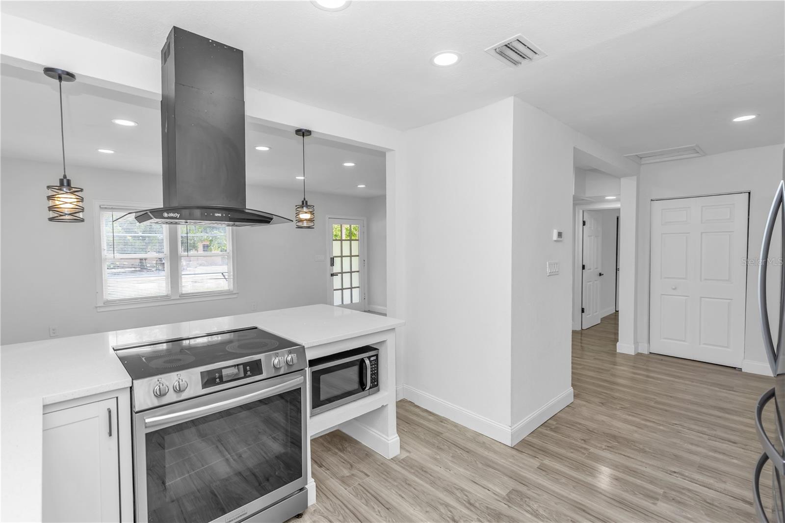 Image 4 of 10 For 2414 Summerlin Avenue