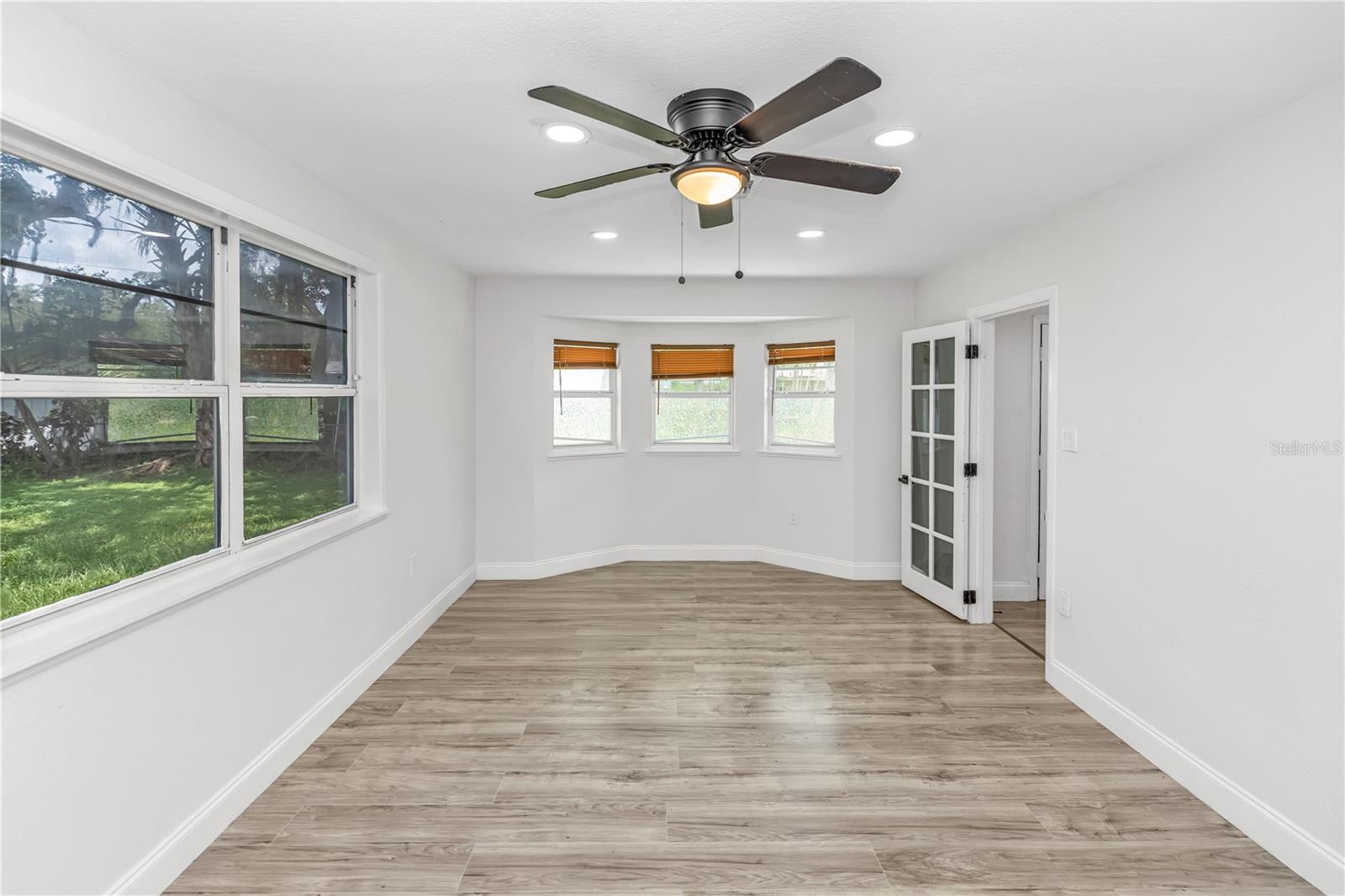 Image 9 of 10 For 2414 Summerlin Avenue