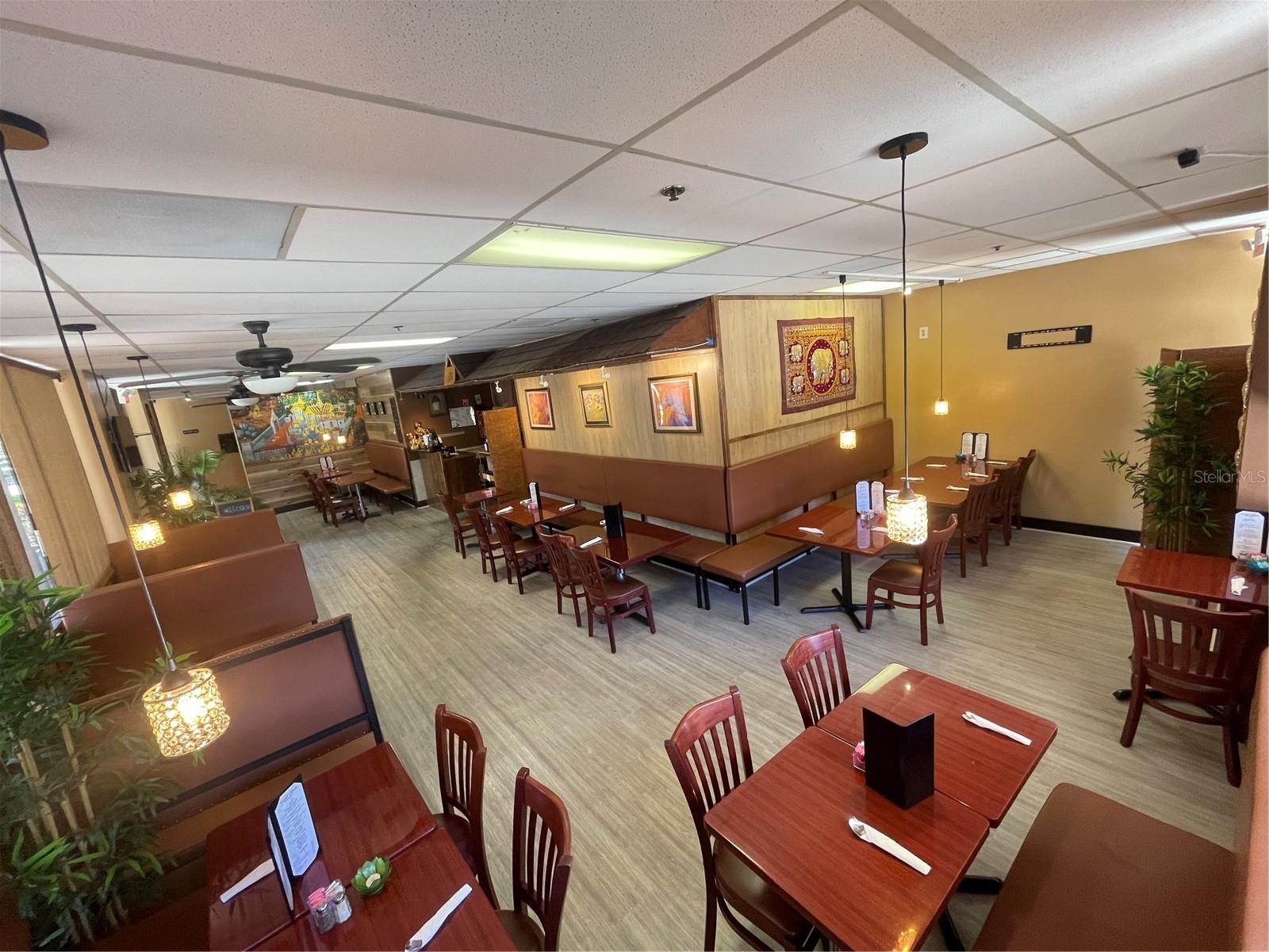 Image 2 of 4 For 5545 Roosevelt Boulevard