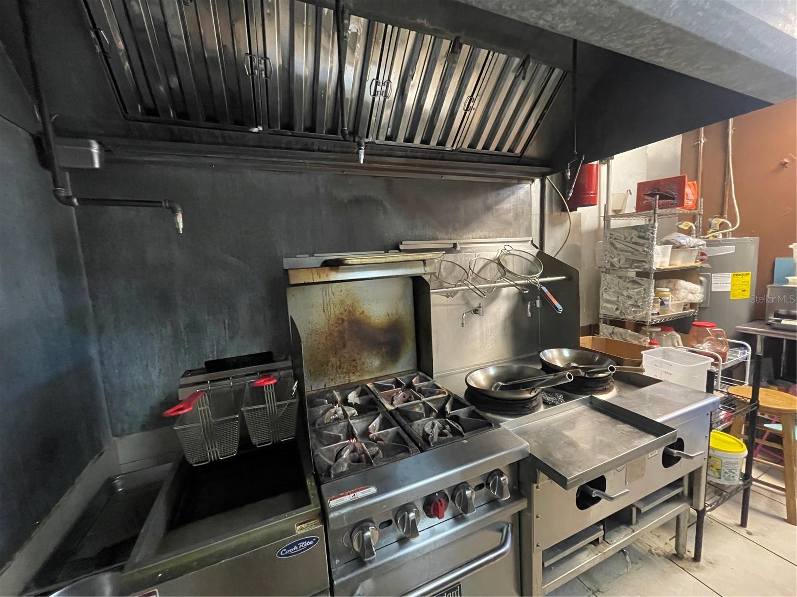 Image 4 of 4 For 5545 Roosevelt Boulevard