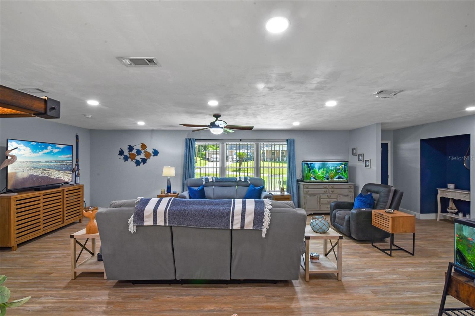 Image 11 of 53 For 12927 Lakeview Avenue