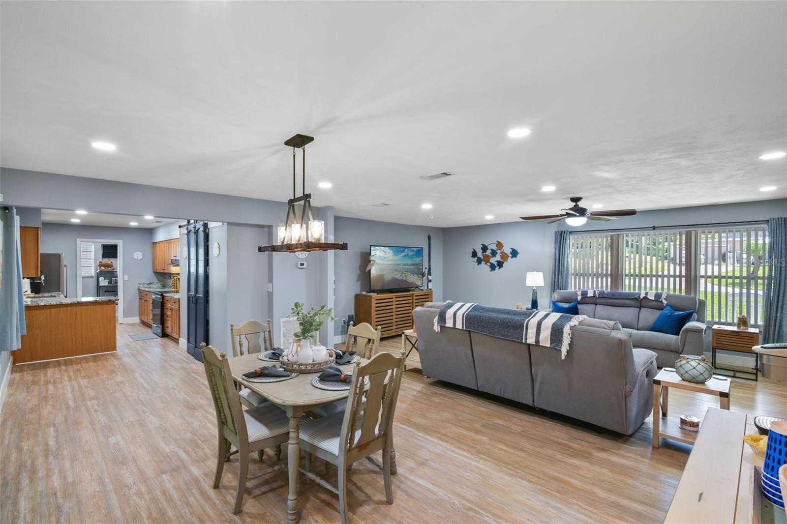 Image 16 of 53 For 12927 Lakeview Avenue
