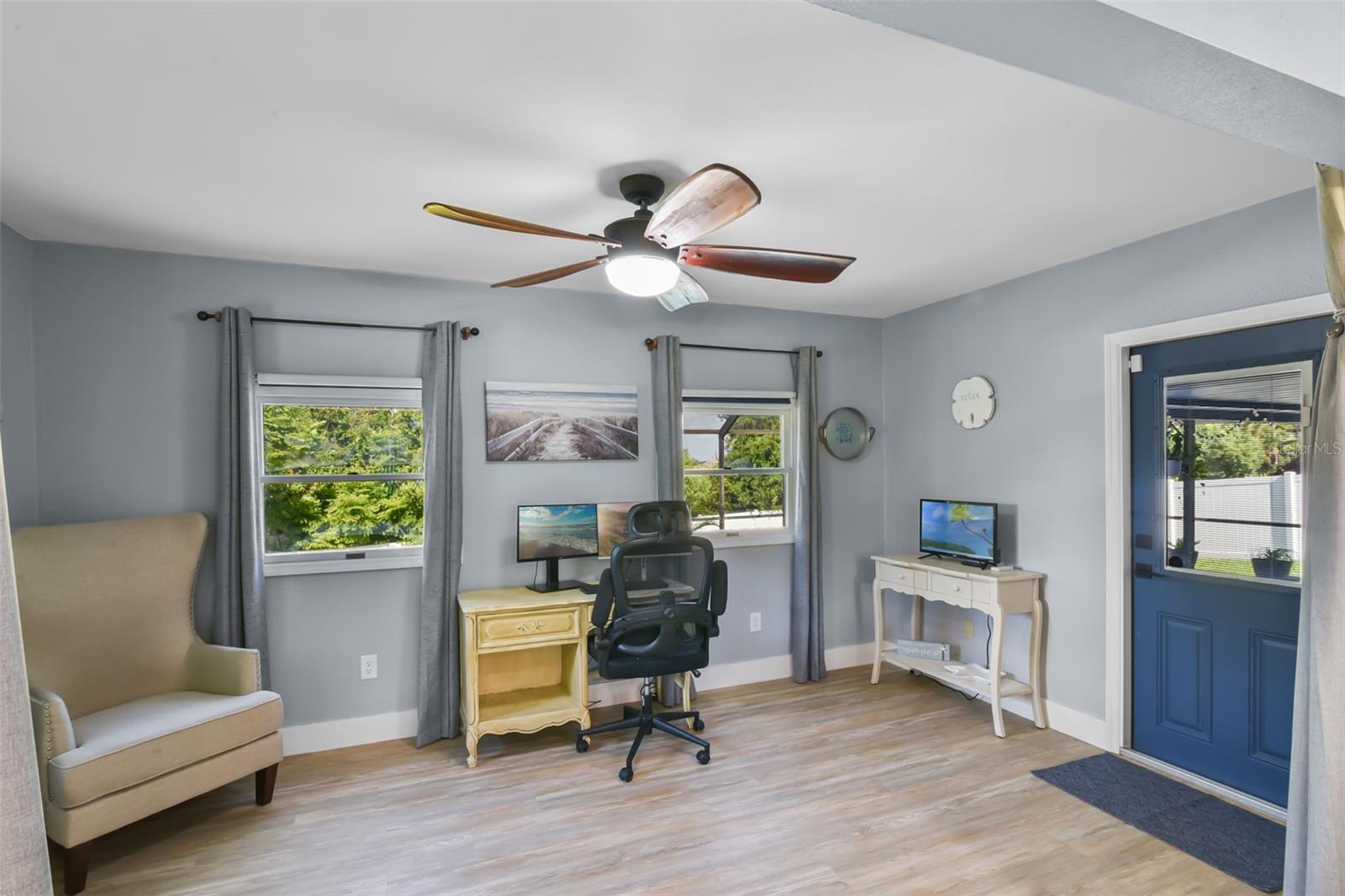 Image 19 of 53 For 12927 Lakeview Avenue