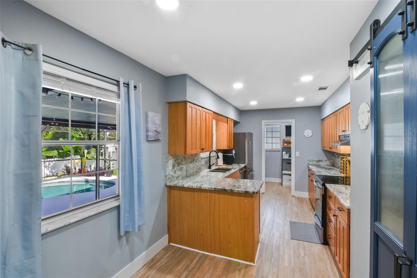 Image 23 of 53 For 12927 Lakeview Avenue