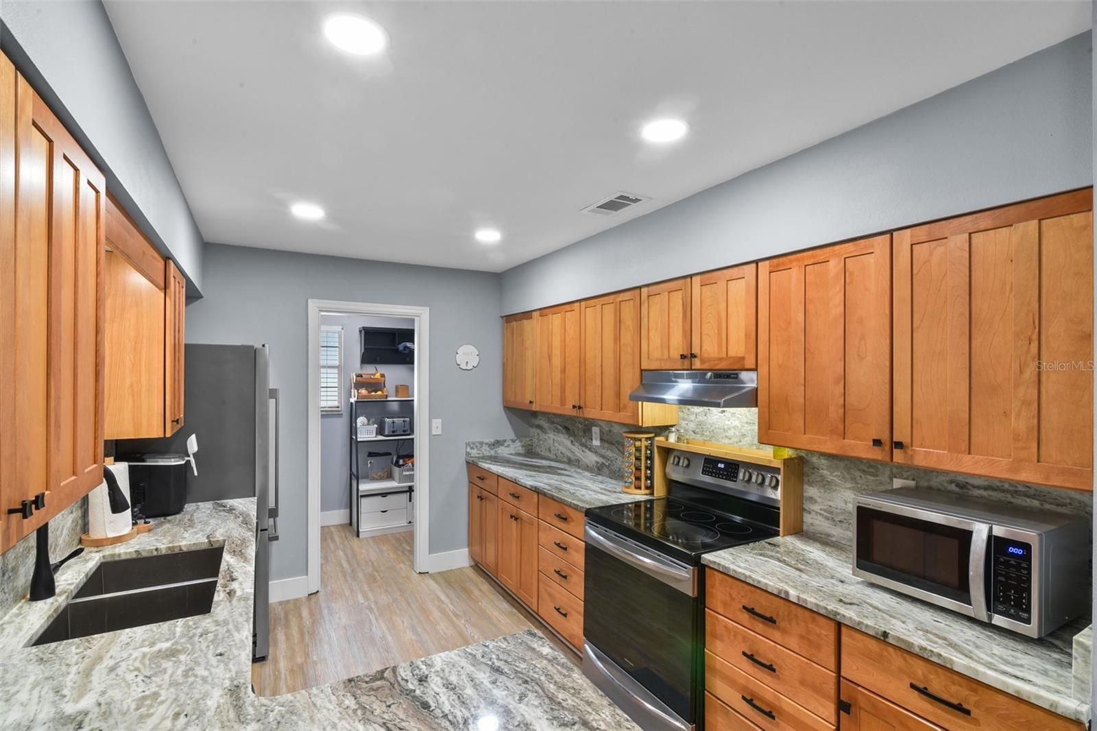 Image 24 of 53 For 12927 Lakeview Avenue