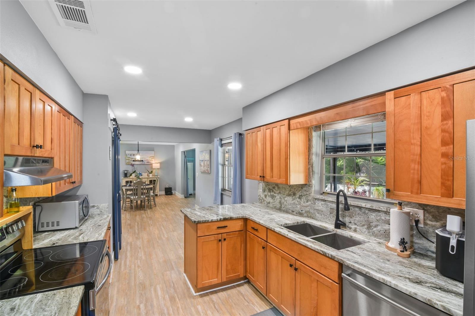 Image 26 of 53 For 12927 Lakeview Avenue