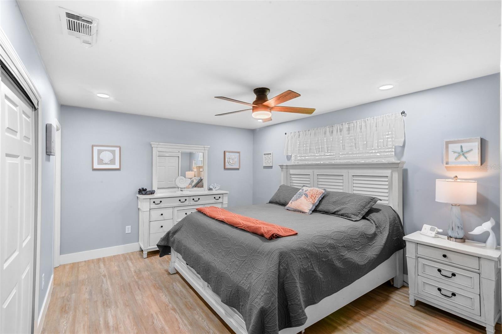 Image 32 of 53 For 12927 Lakeview Avenue