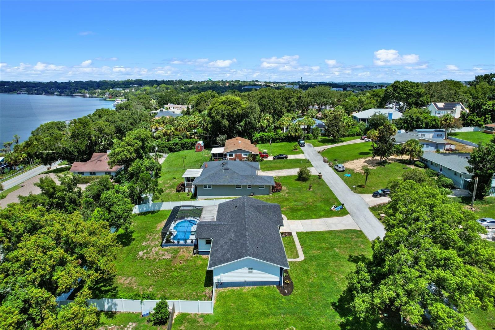 Image 4 of 53 For 12927 Lakeview Avenue