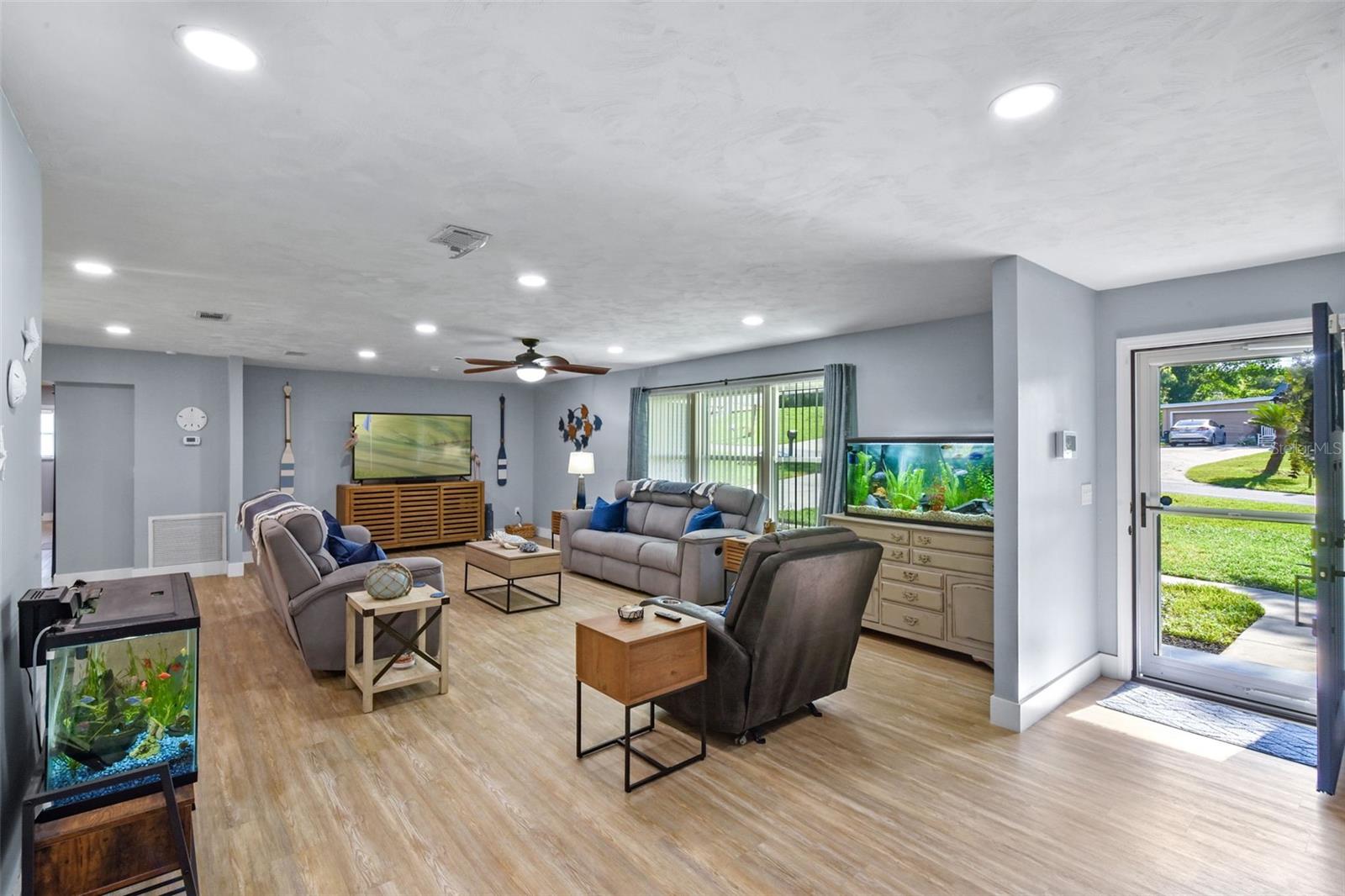 Image 6 of 53 For 12927 Lakeview Avenue
