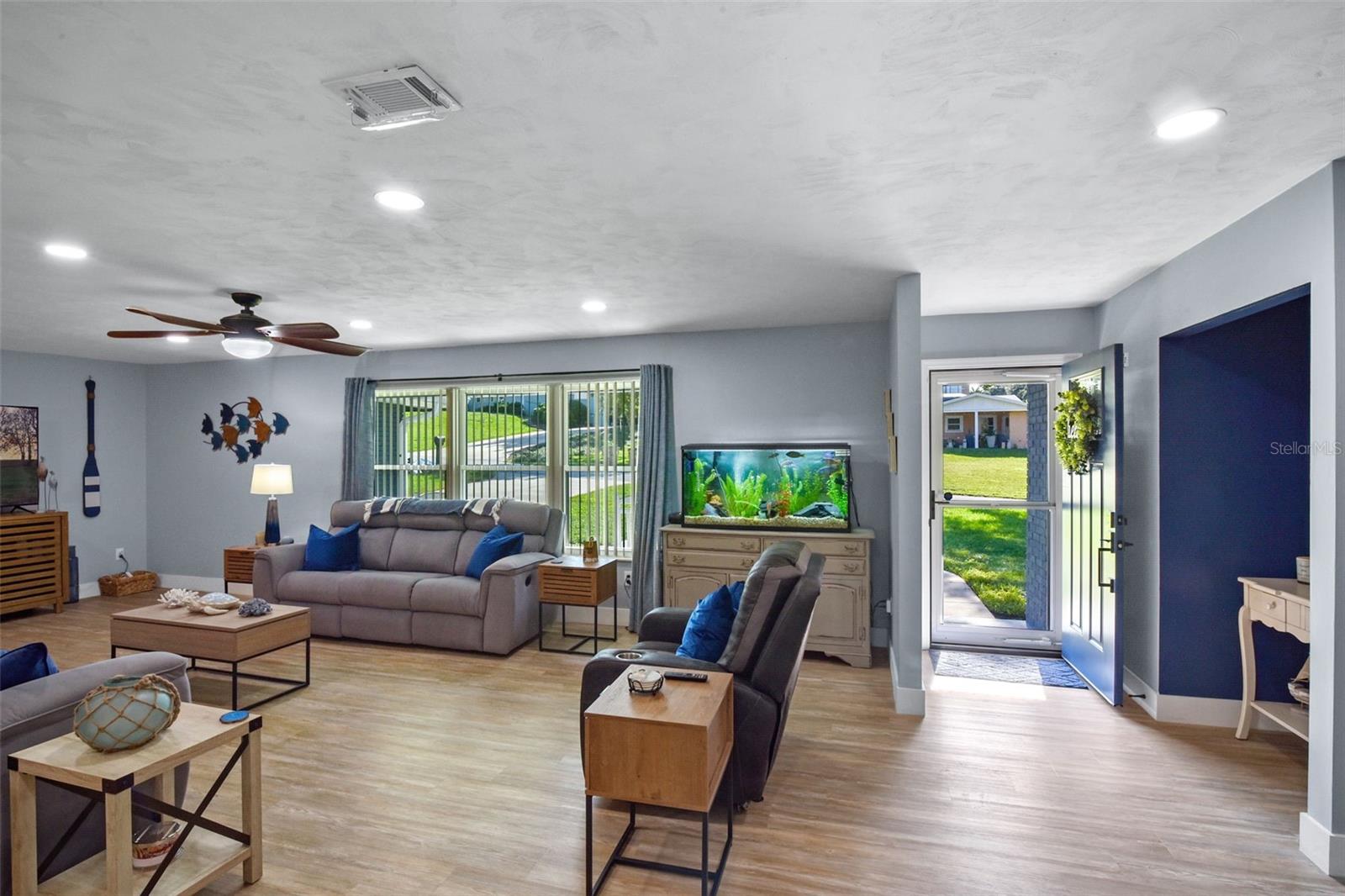 Image 7 of 53 For 12927 Lakeview Avenue