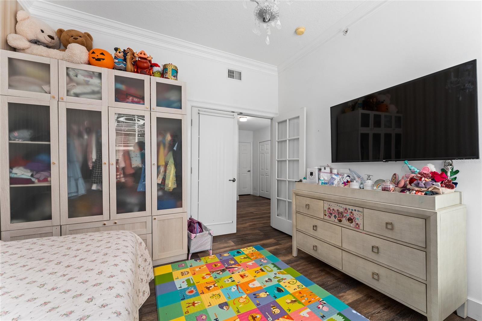Image 20 of 29 For 940 Spring Park Street 303