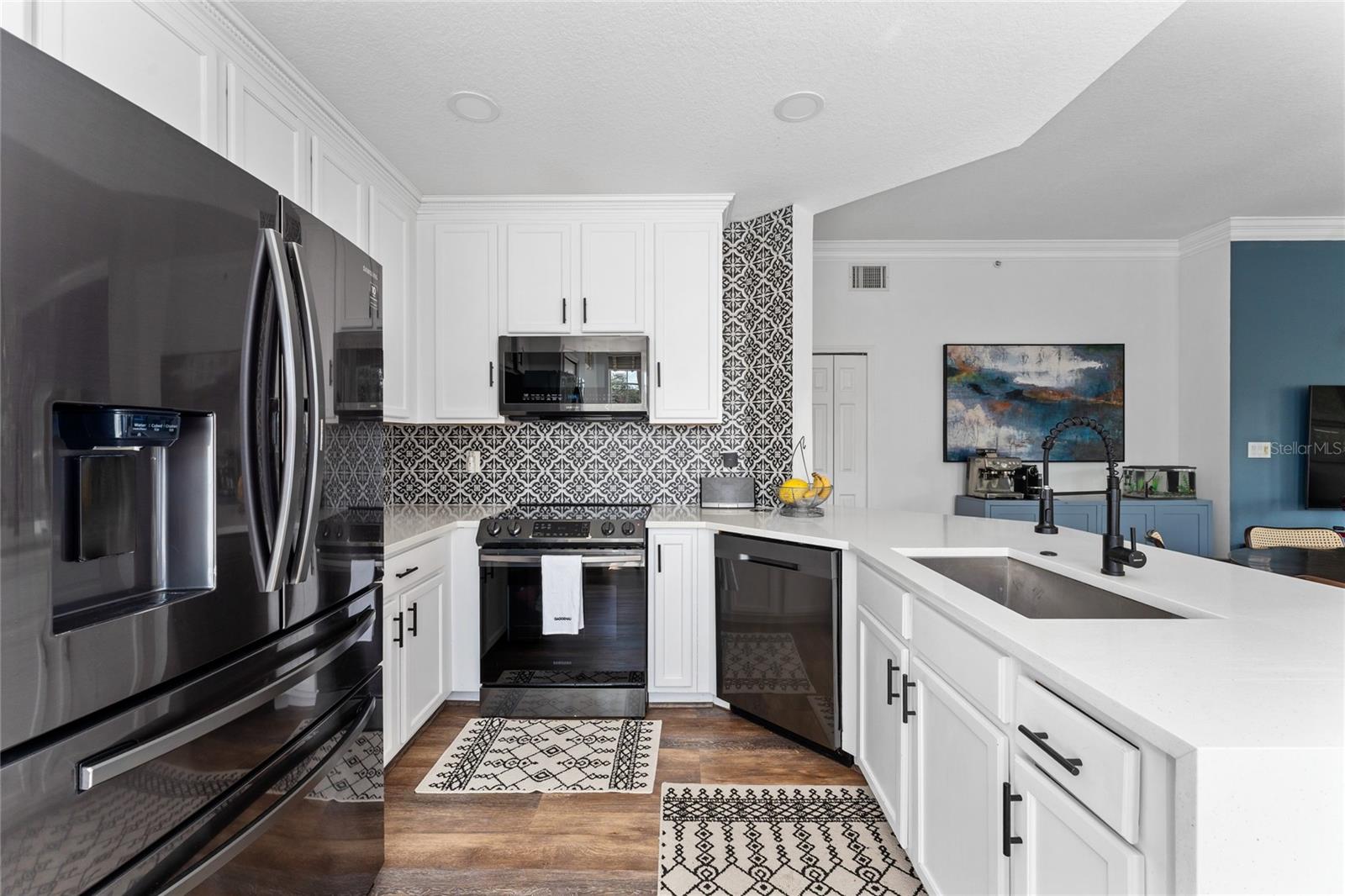 Image 9 of 29 For 940 Spring Park Street 303