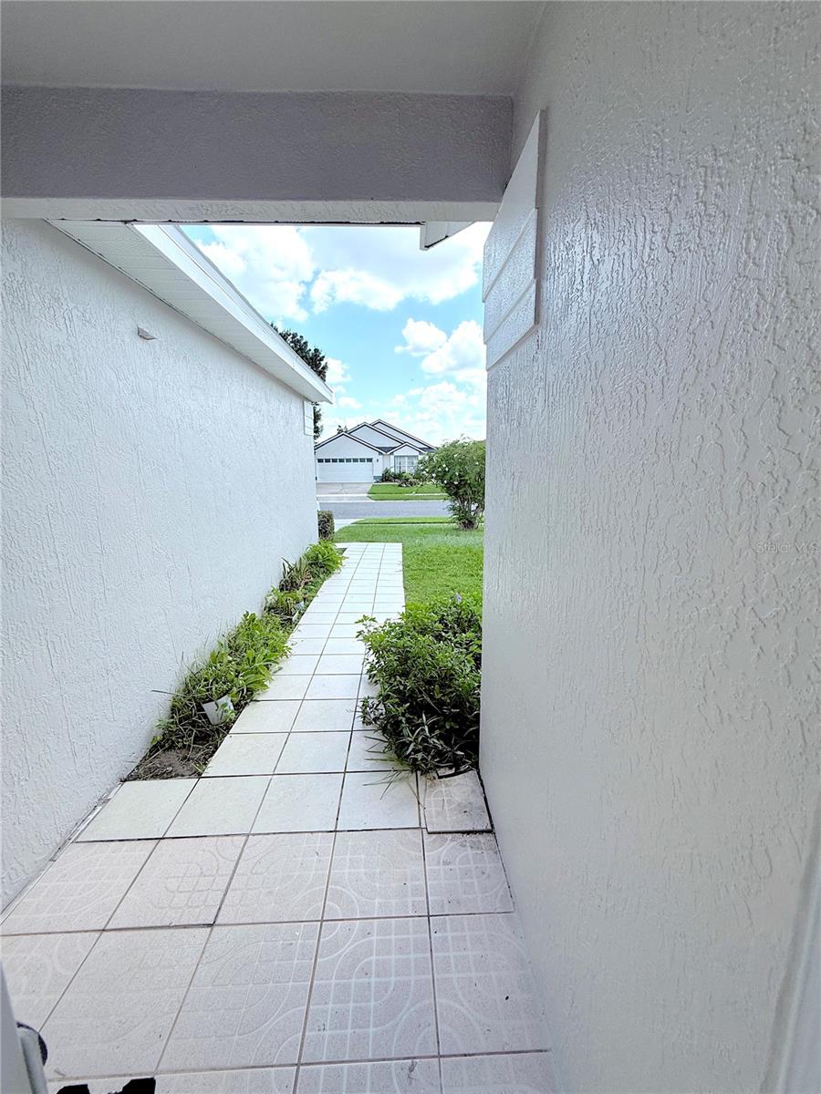 Image 3 of 52 For 8201 Fort Thomas Way