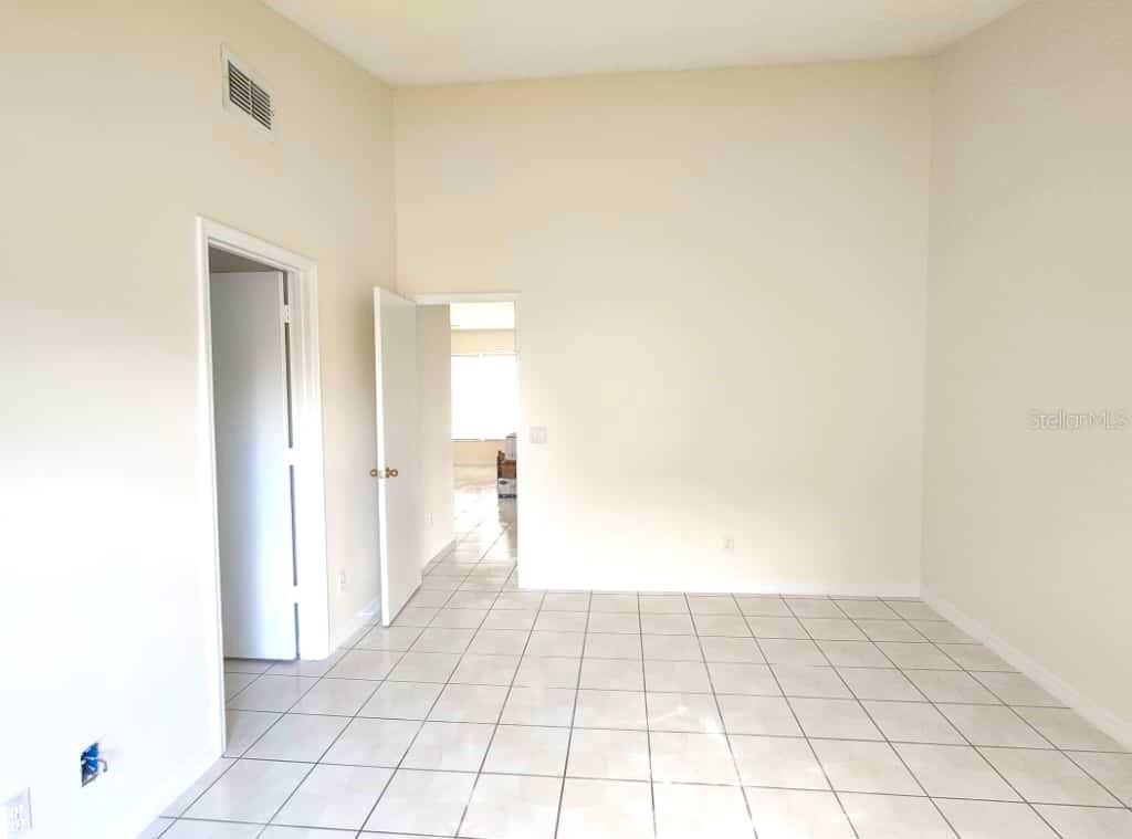 Image 31 of 52 For 8201 Fort Thomas Way