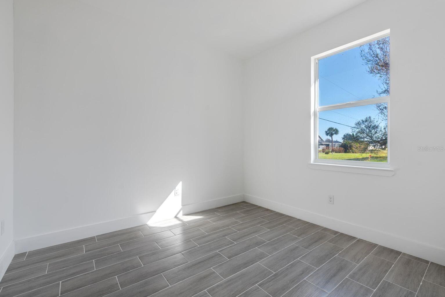 Image 12 of 19 For 260 Rotonda Boulevard W 3