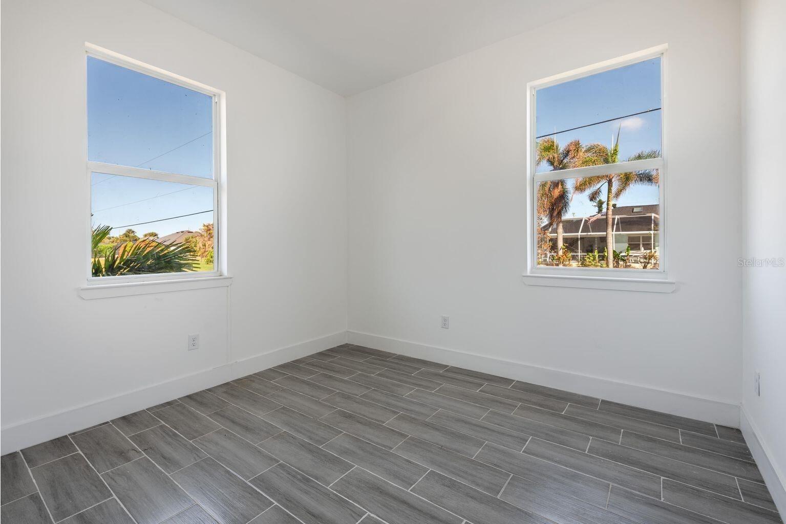 Image 13 of 19 For 260 Rotonda Boulevard W 3