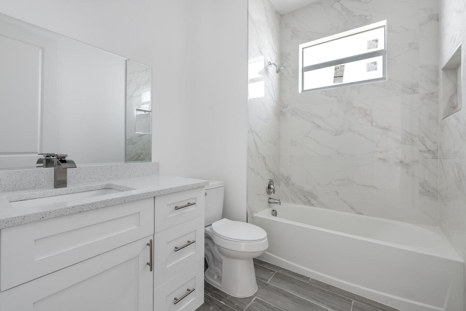 Image 15 of 19 For 260 Rotonda Boulevard W 3