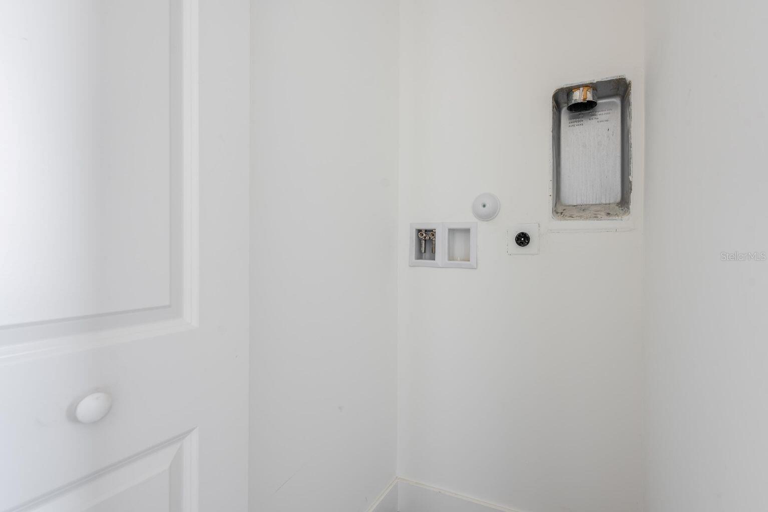 Image 16 of 19 For 260 Rotonda Boulevard W 3