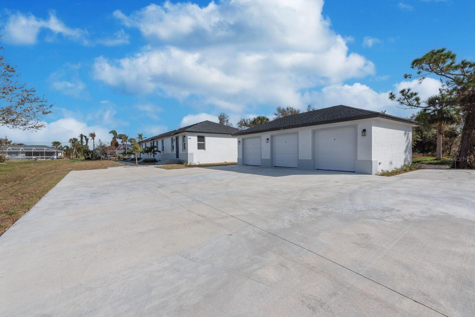 Image 17 of 19 For 260 Rotonda Boulevard W 3