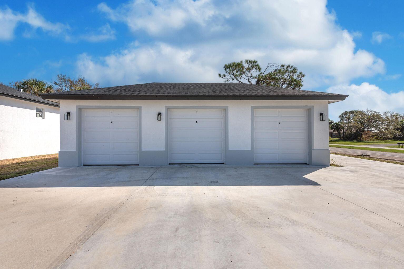 Image 18 of 19 For 260 Rotonda Boulevard W 3