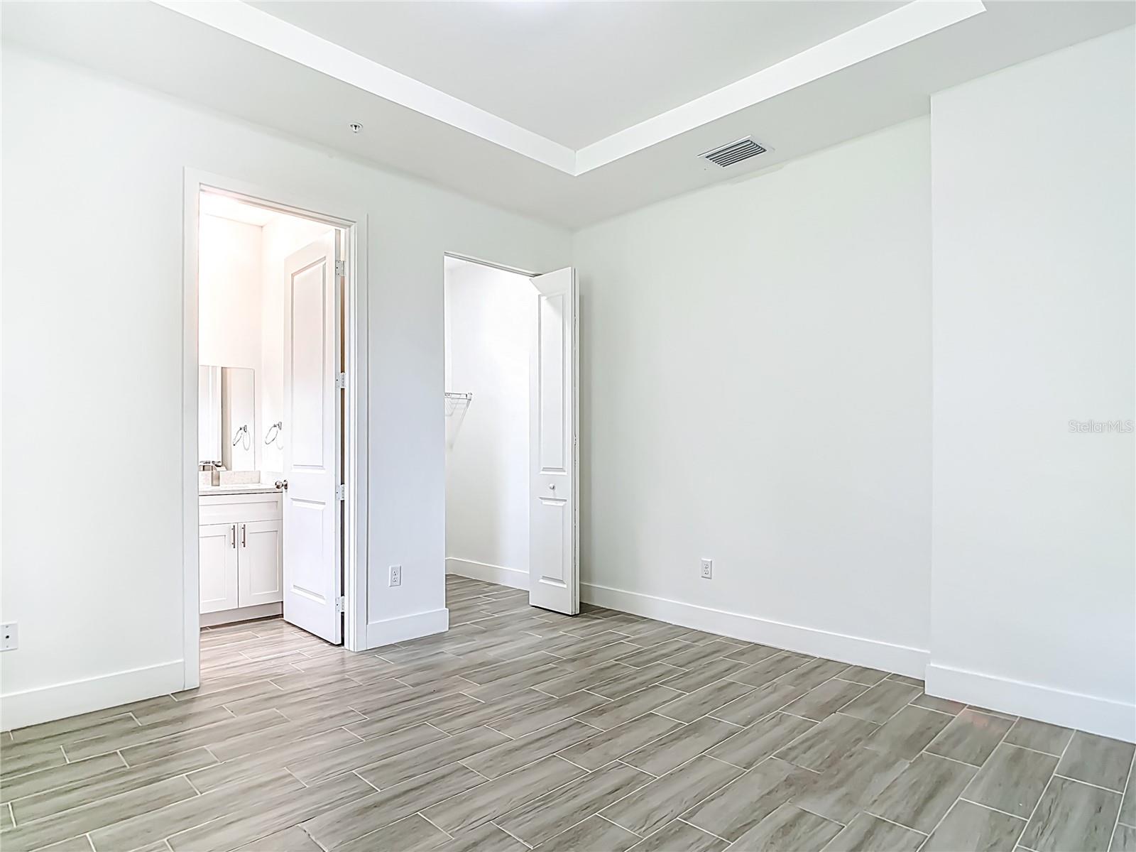 Image 21 of 30 For 260 Rotonda Boulevard W 3