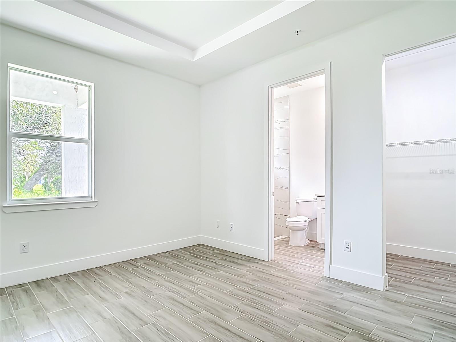 Image 22 of 30 For 260 Rotonda Boulevard W 3