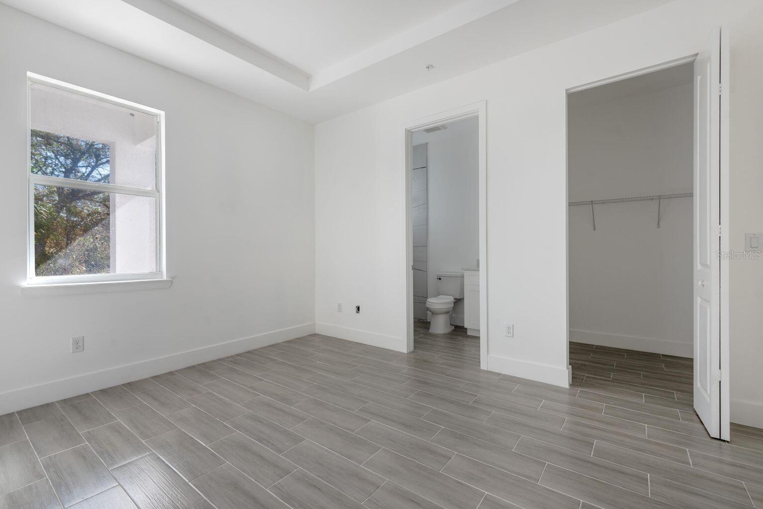 Image 8 of 19 For 260 Rotonda Boulevard W 3