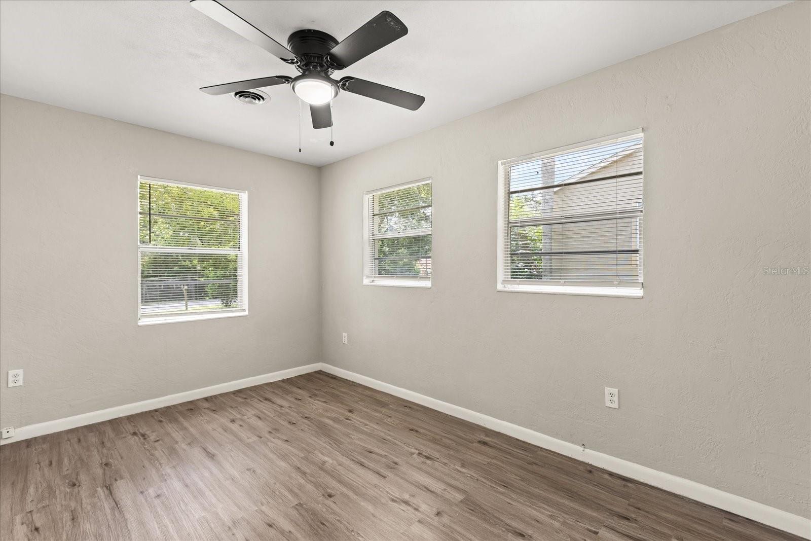 Image 13 of 32 For 930 14th Avenue