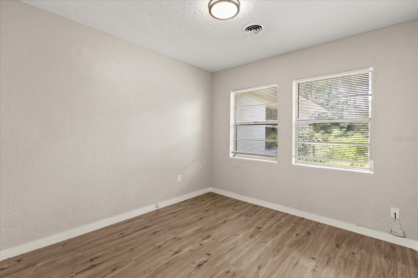 Image 16 of 32 For 930 14th Avenue