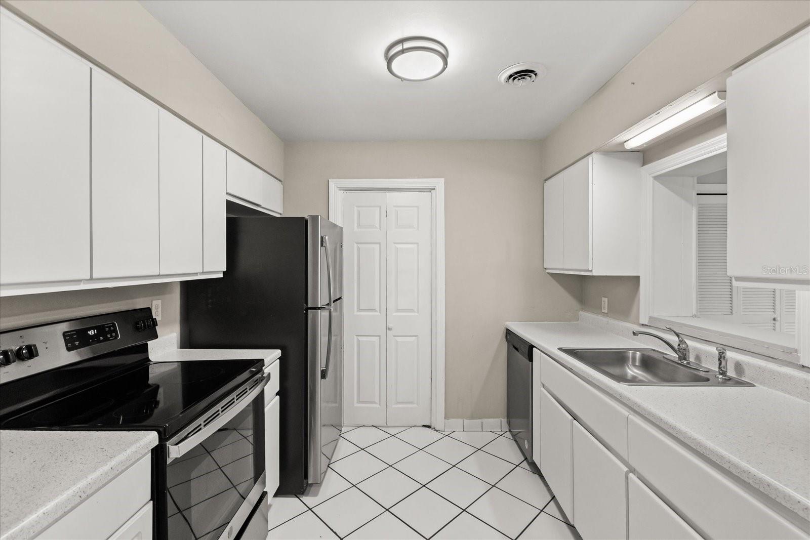 Image 8 of 32 For 930 14th Avenue