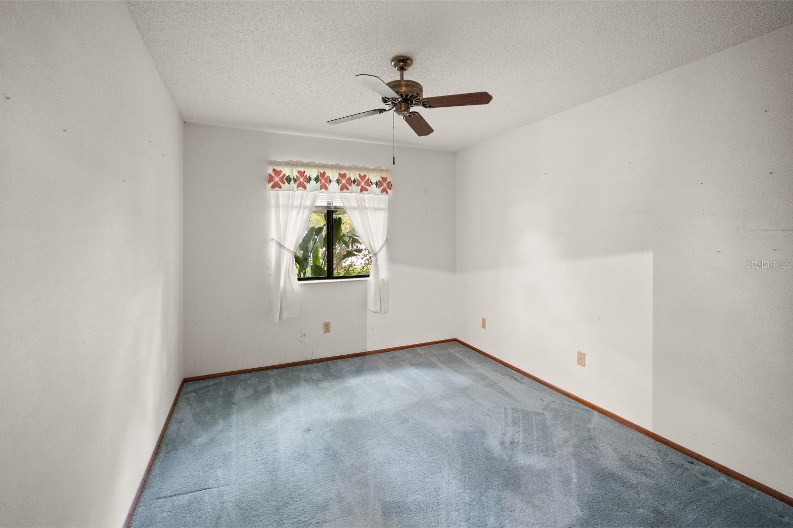Image 21 of 32 For 448 Autumn Oaks Place