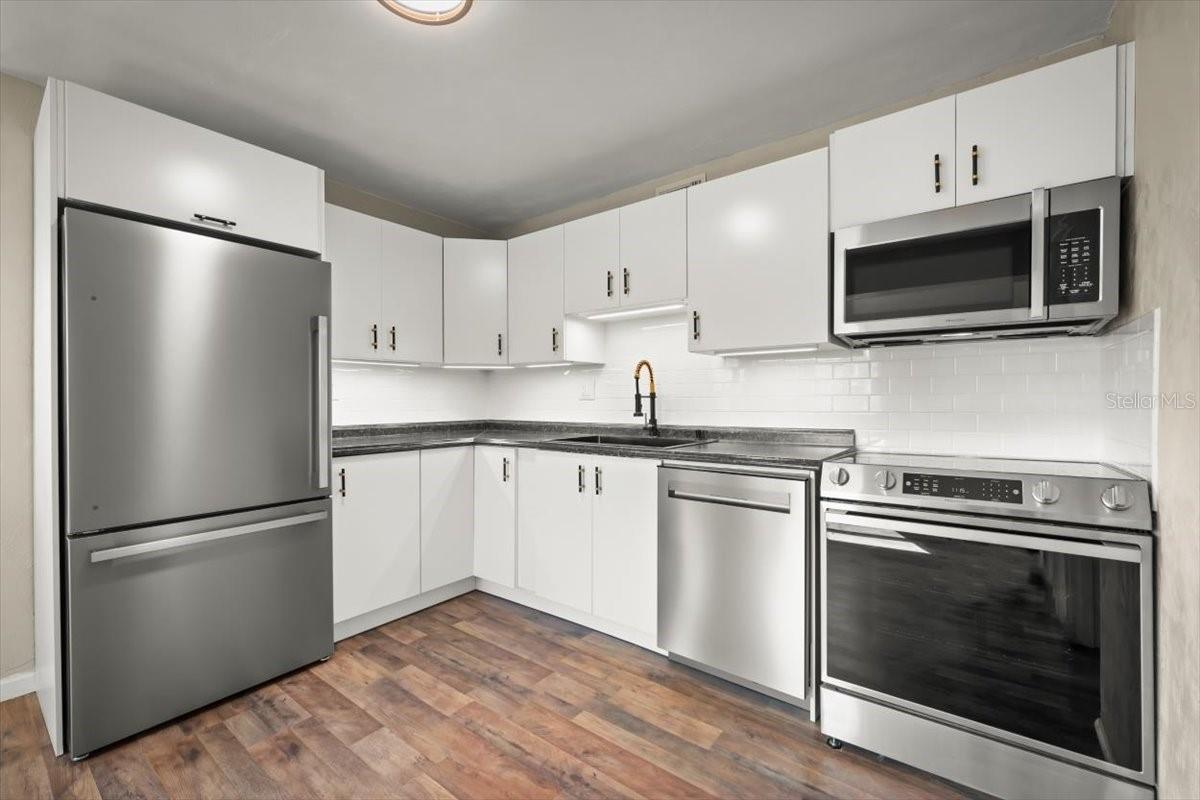 Image 19 of 40 For 292 Seneca Street