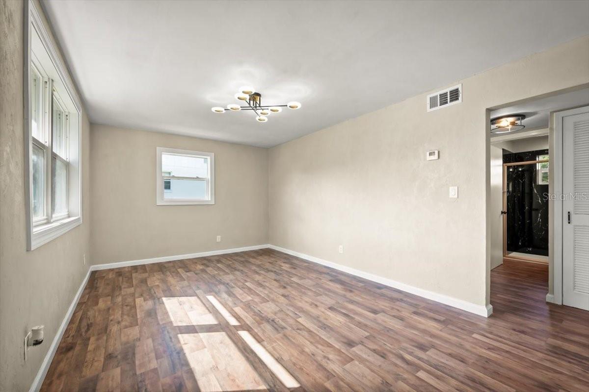 Image 8 of 40 For 292 Seneca Street